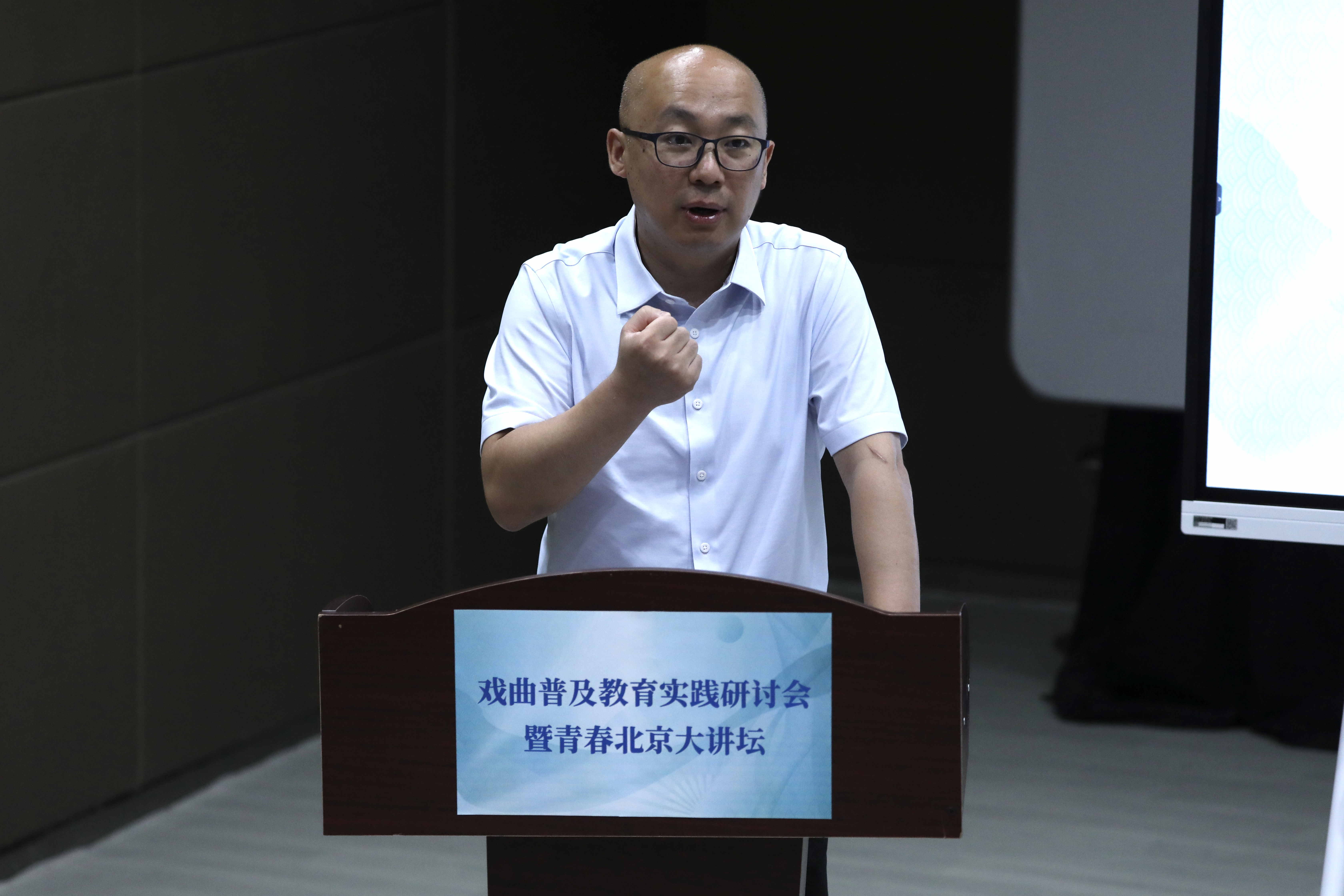 王磊.jpg