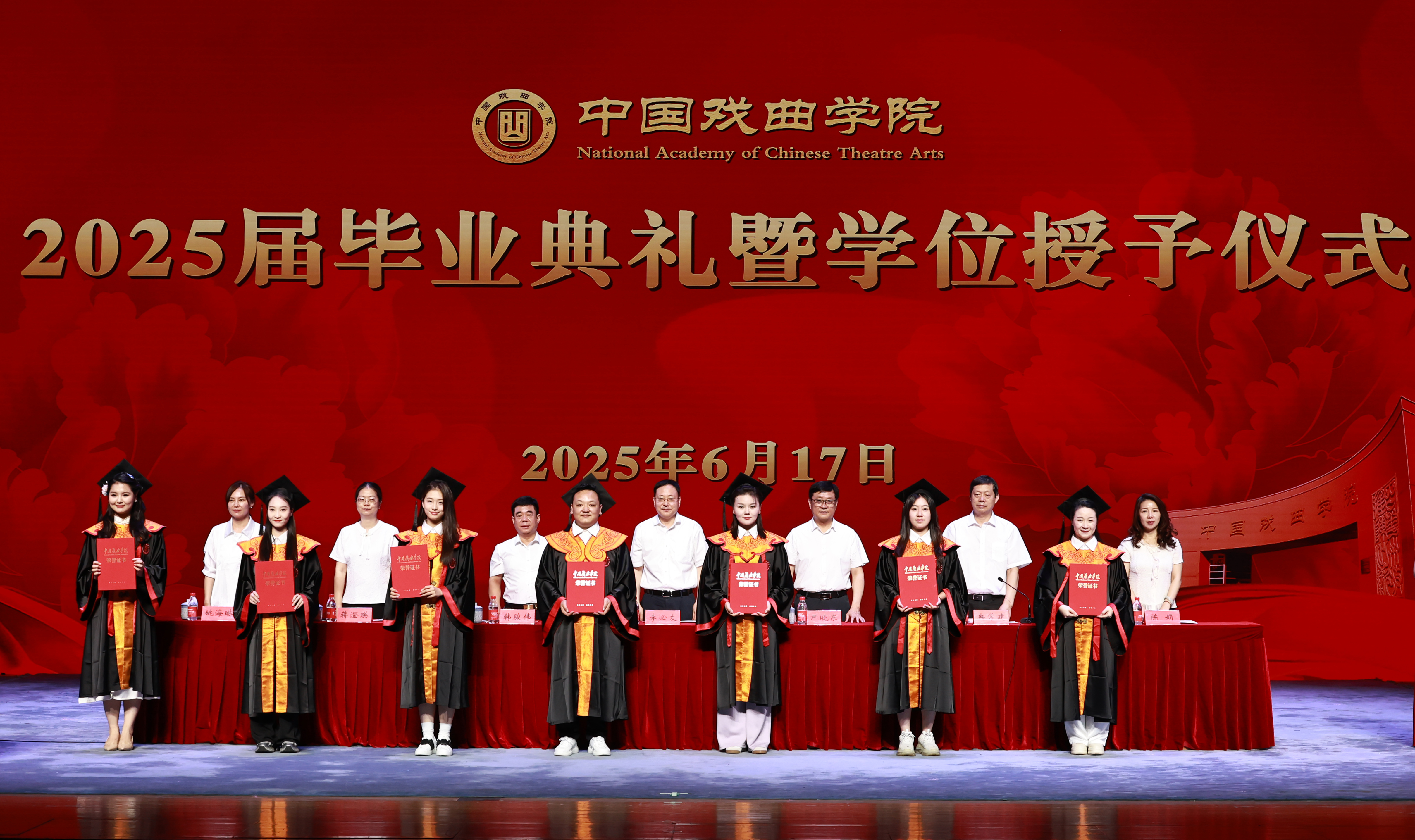 20250617 2025届毕业典礼 摄影陈大威320.JPG